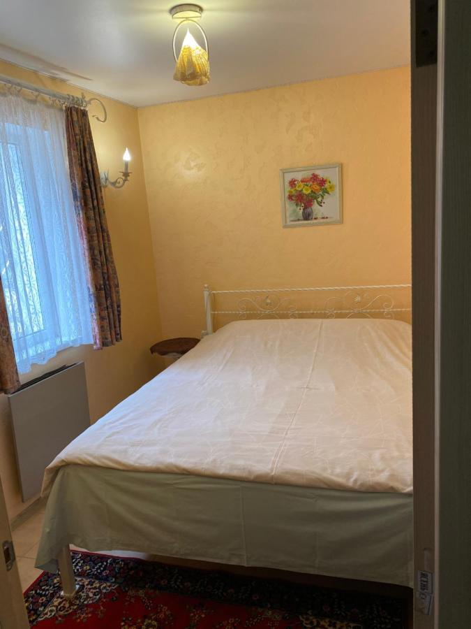 Guest House Oleksandriia エクステリア 写真