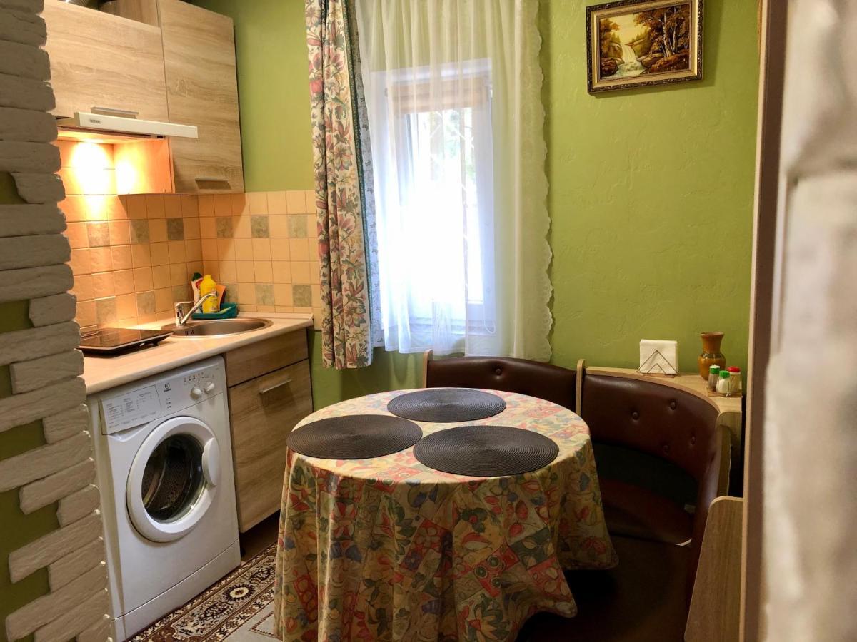 Guest House Oleksandriia エクステリア 写真